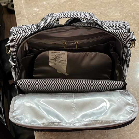 JuJuBe BFF Baby Diaper Backpack, brand new never used - Picture 6 of 8